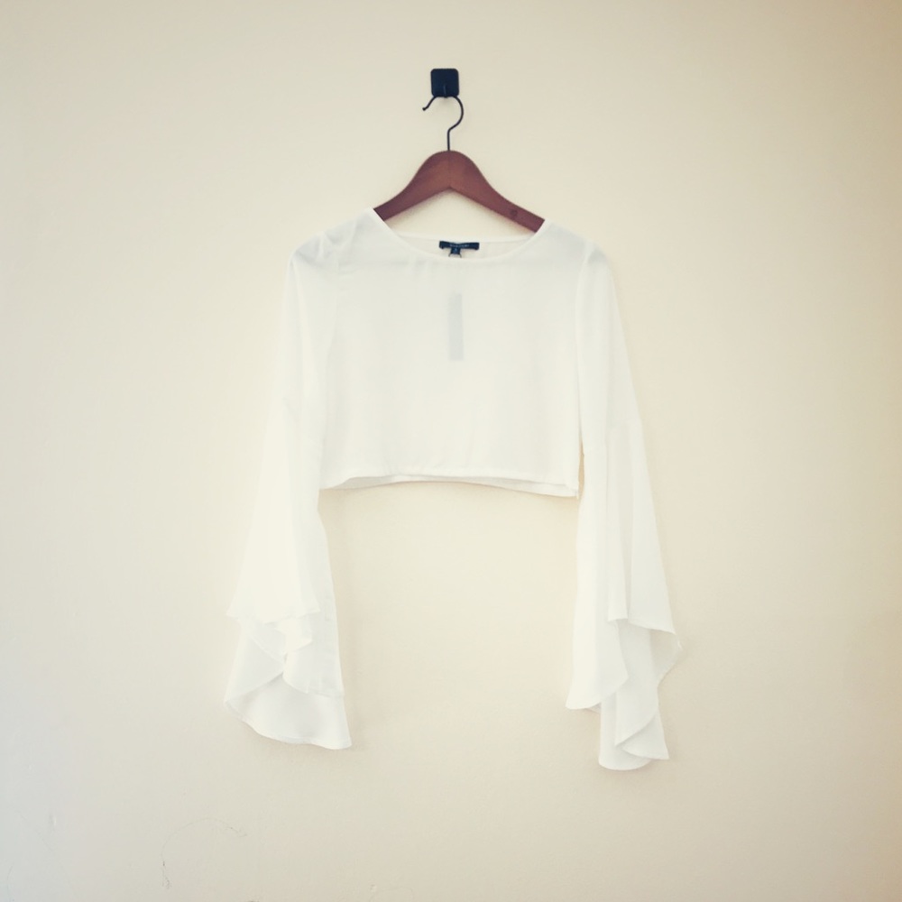 Evenuel, Long sleeved white cross top